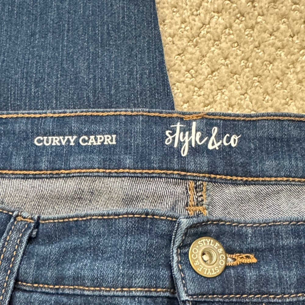 Style & Co. - Curvy Capri - Size 14 - Picture 4 of 7